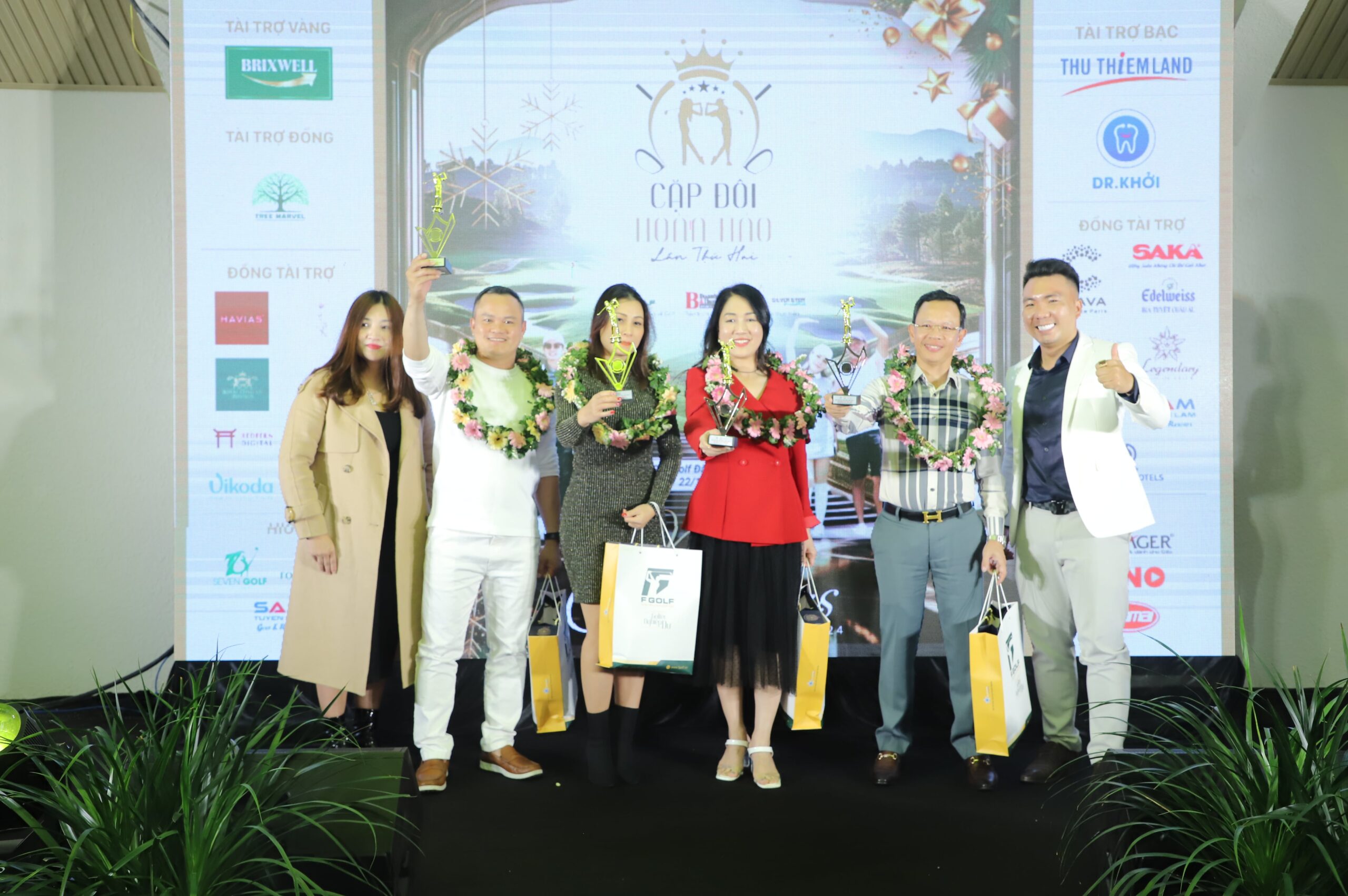 Các golfer nhận giải kỹ thuật: Longest drive và Nearest to the pin