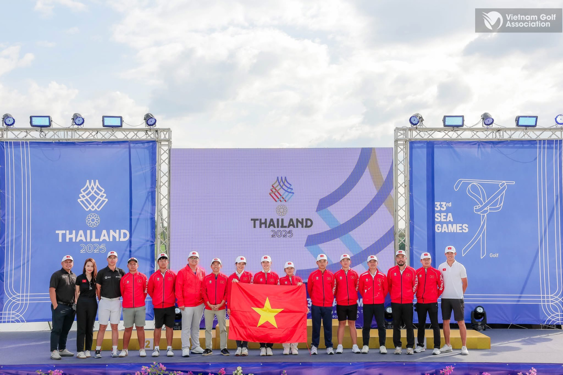 z7355944028648_6fd7eddbc134253b5f9a561a381e7190.jpg (720 KB)