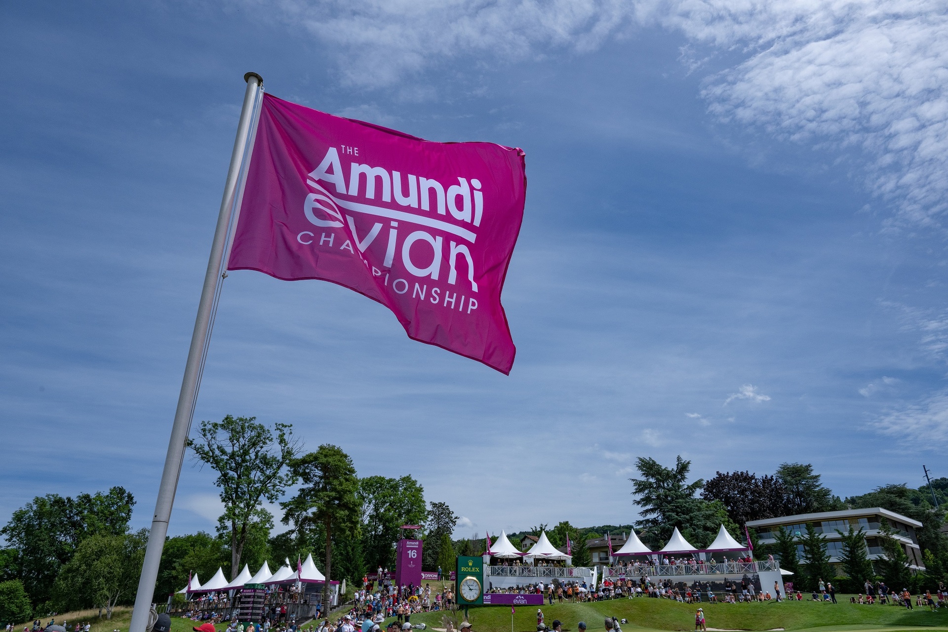 Rolex_da_la_Official_Timepiece_va_Major_Partner_cua_Amundi_Evian_Championship_ke_tu_nam_2000.jpg (786 KB)